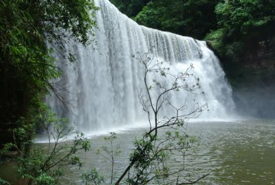 中洞瀑布